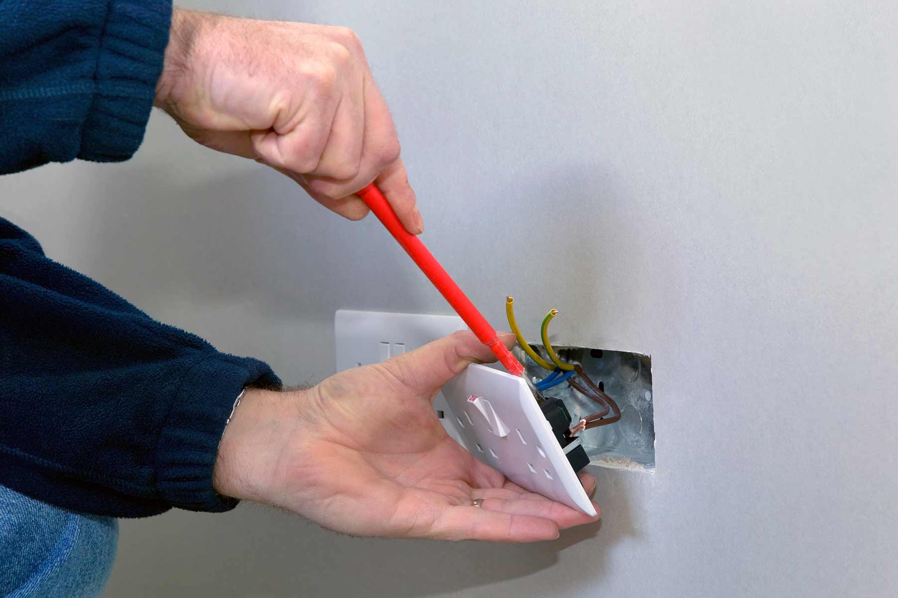 Our electricians can install plug sockets for domestic and commercial proeprties in Broxbourne and the local area. 